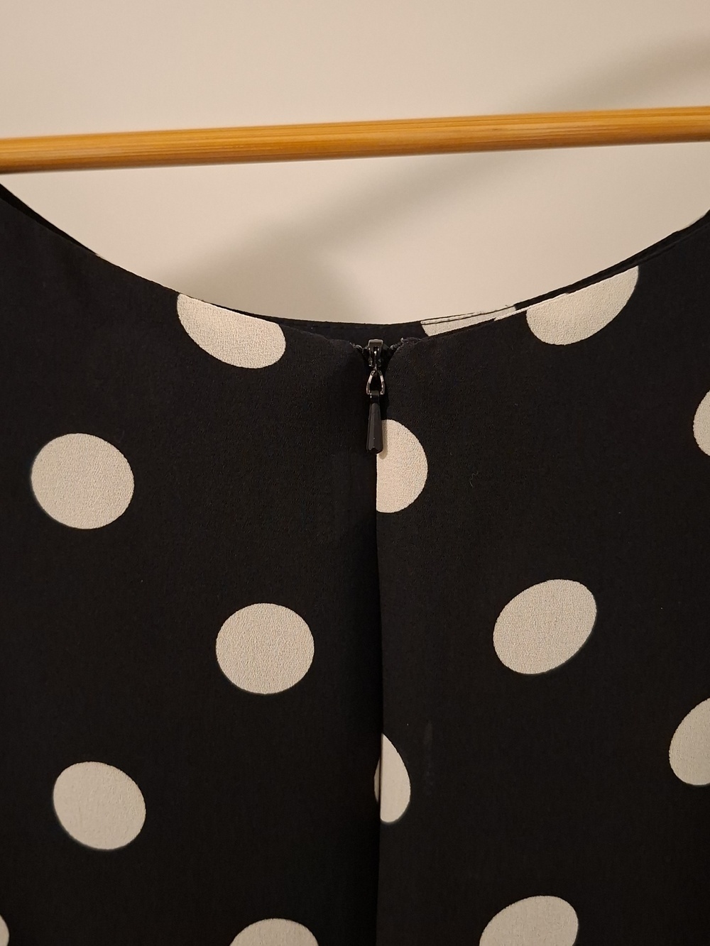 90's Classic Vintage Black & Beige Polka Dot Sleeveless Sheath Dress (Size S) - Picture 4 of 6